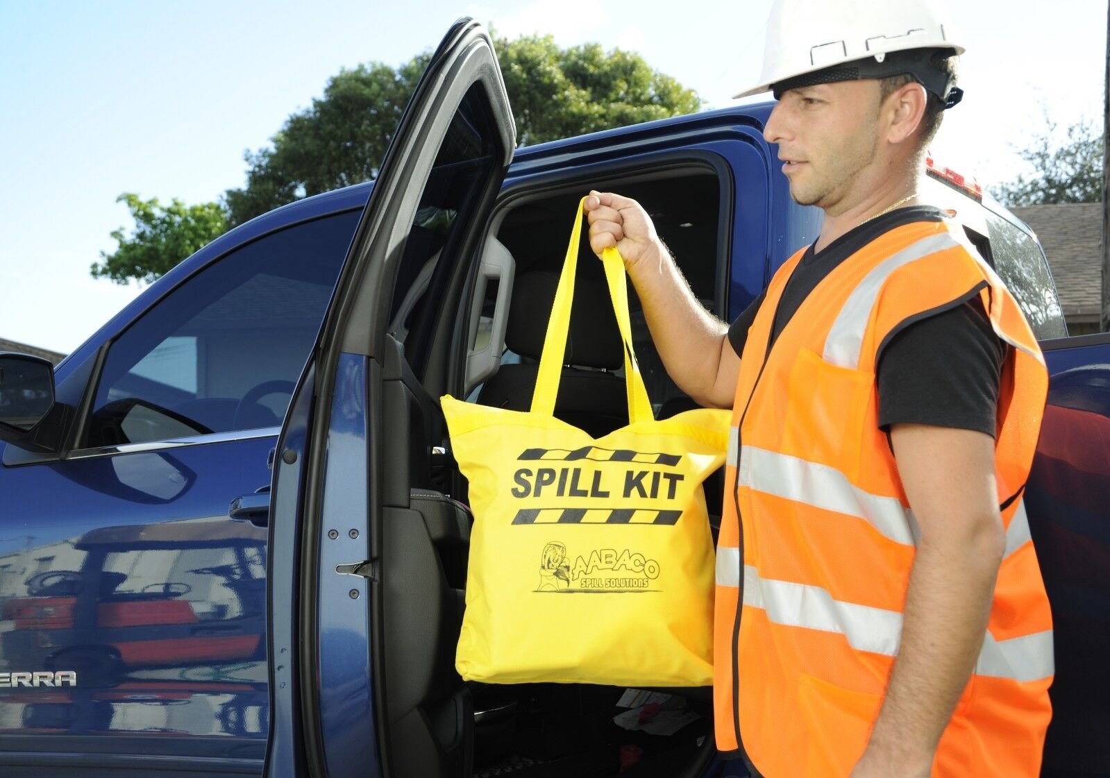 AABACO Oil Only SPILL KIT – Absorbs OIL and FUEL SPILLS – Kits In Portable Bag