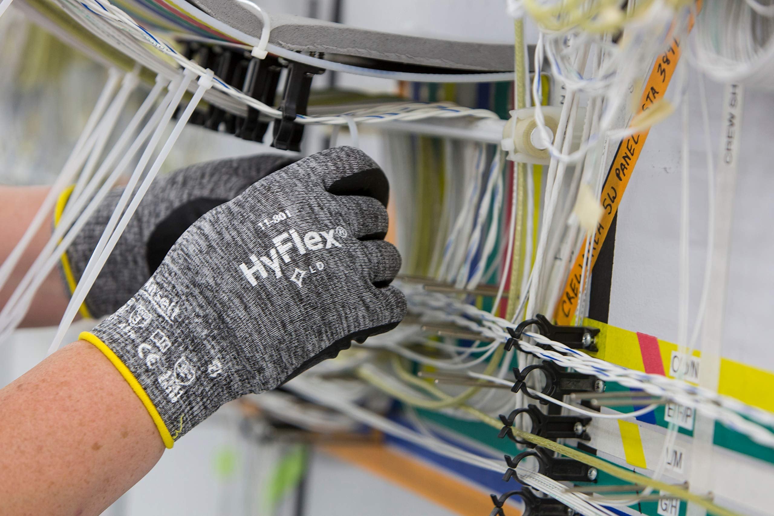 HyFlex 11-801 Multipurpose Gloves - Lightweight, Grip and Comfort, Size Large (pack of 12)
