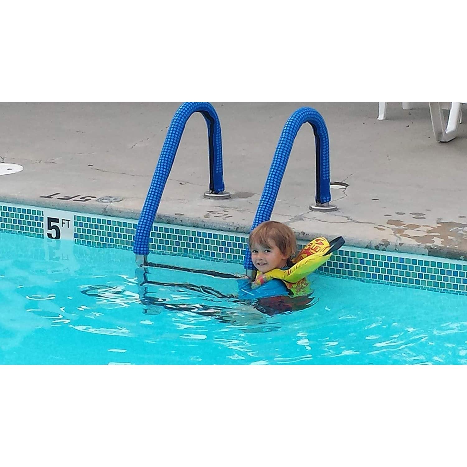 KoolGrips Royal Blue Comfort Swimming Pool and Spa Ladder Handrail Grip - 6 Foot