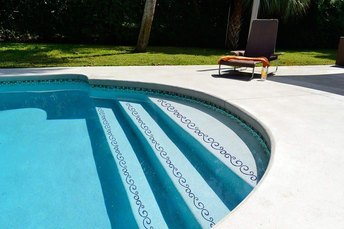 Artistry in Mosaics Swirl Step Markers Ceramic Swimming Pool Mosaic (3" x 24", Blue)